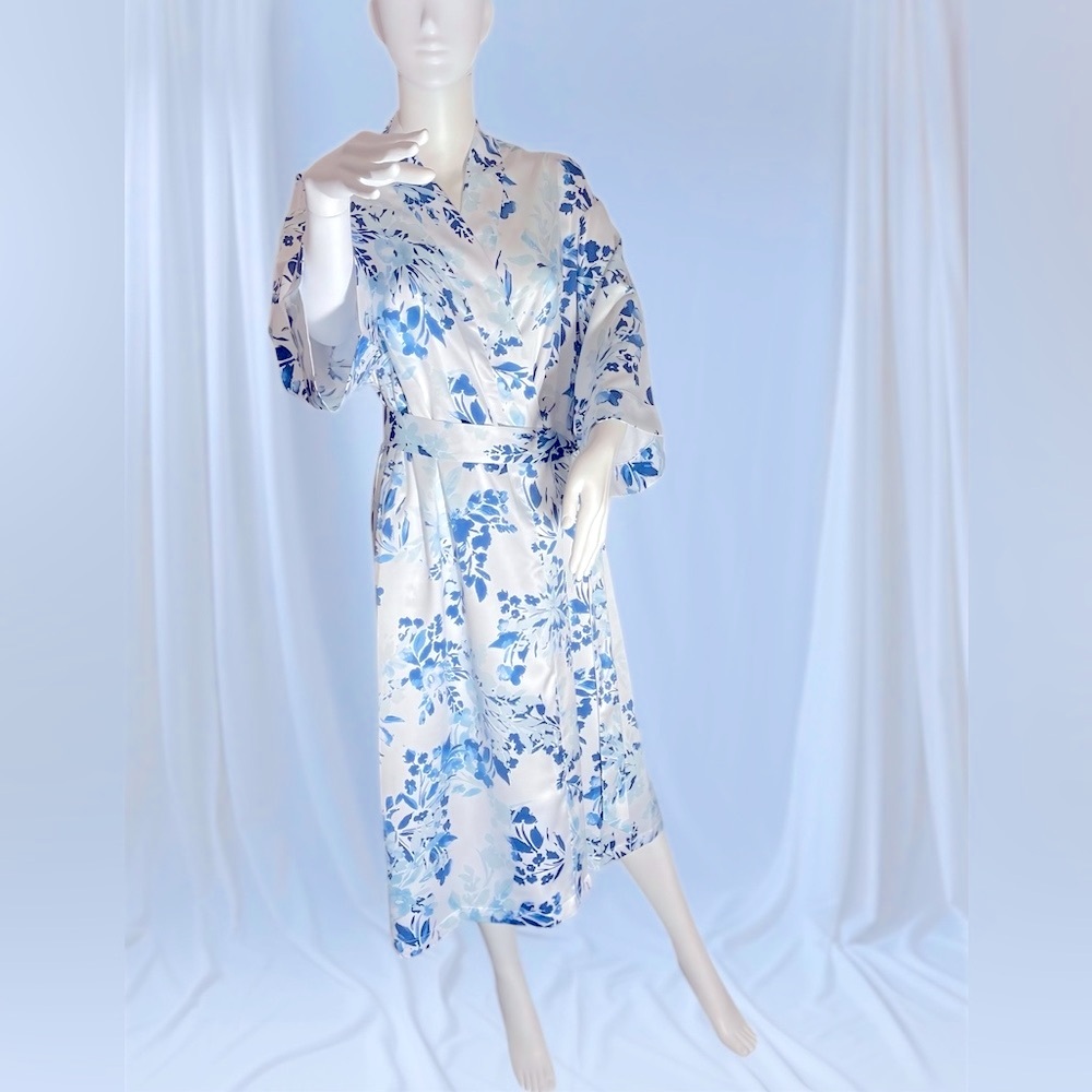 CABERNET by sleep sense* Size M Color: Blue and White Floral Print Attached belt